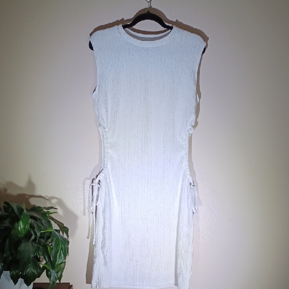 Chic White Sleeveless Mini Dress